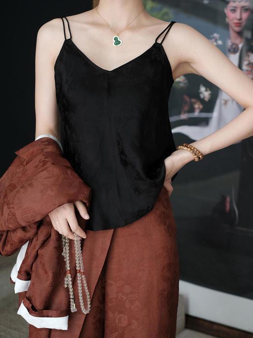 盛唐牡丹 |真丝蝶恋花双肩带吊带(黑色或白色自选) 商品图2