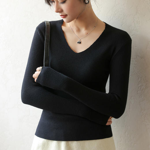 秋冬季新款【针织V领打底衫】 不规则V领辣妹针织衫  西装内搭上衣  修身长袖t恤   商品图5