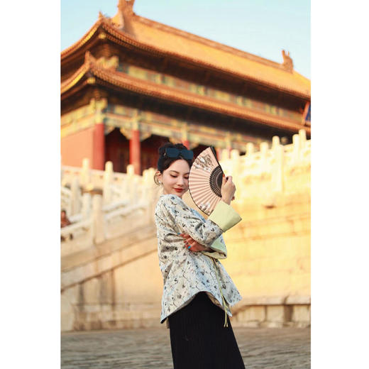 【抖音专属】斜襟小衫（23810674B-石蜜） 商品图3