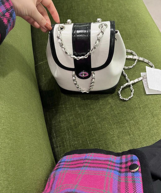 东大门韩国直邮双肩小牛皮双肩包🎒！ 韩国博主人手一只！终于直邮搞回来啦 超好搭配衣服！简约又特别的链条双肩包 商品图6