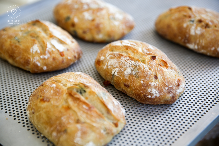 番茄烤肠恰巴塔