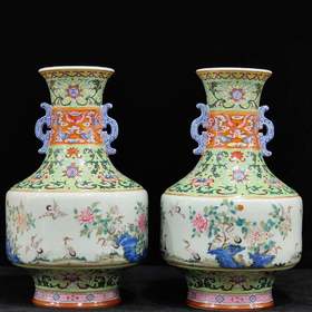 清代乾隆绿地双耳瓶