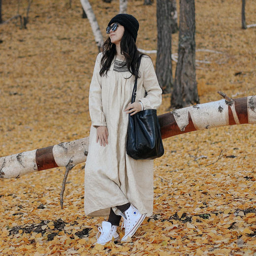 绽放888朵/米黄色黑线刺绣拼接白点印花复古灯笼袖宽松文艺连衣裙 商品图1