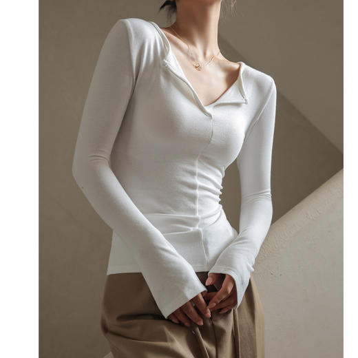 高品质【莫代尔V领打底衫】秋冬季设计感内搭  白色长袖t恤打底衣  时尚百搭款 商品图6