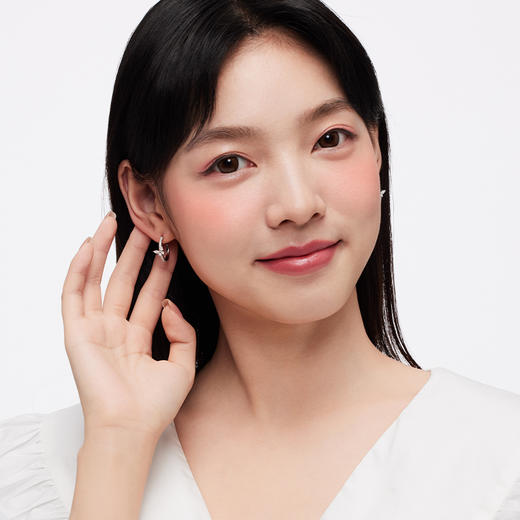 KADER卡蒂罗 闪光蝴蝶耳钉 造型灵动甜美设计 轻盈诗意气质 S925银 耳钉 女款 礼物 商品图4