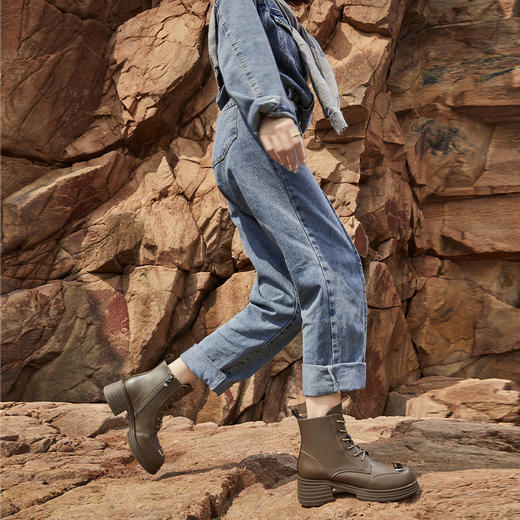 西遇厚底马丁靴女新款秋冬英伦风甜酷工装靴小个子粗跟短靴子20034376 商品图3