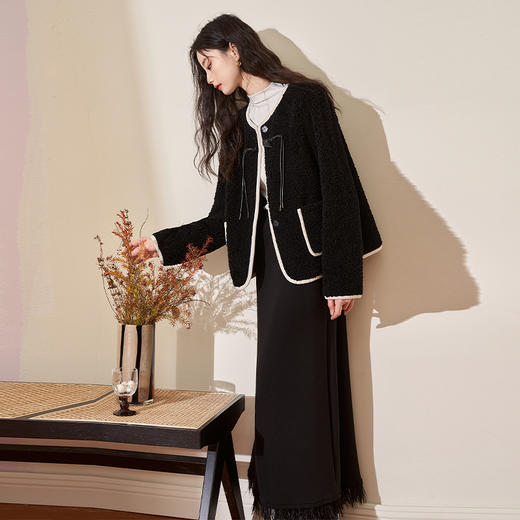 西遇韩系羊羔毛外套女2023秋冬新款复古高级感慵懒风圆领开衫上衣D0038383 商品图3