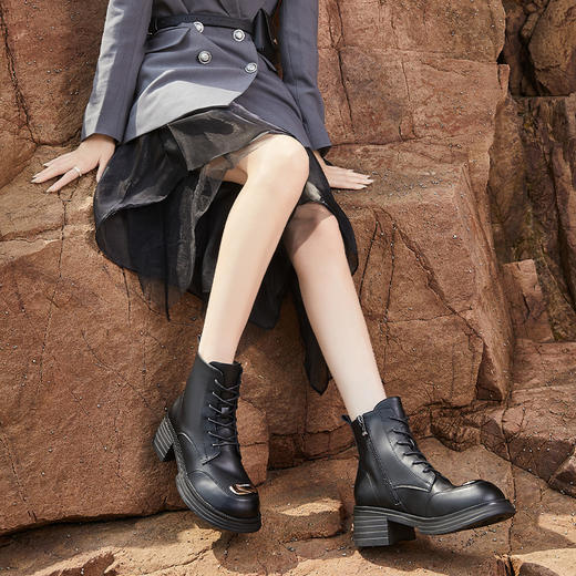 西遇厚底马丁靴女新款秋冬英伦风甜酷工装靴小个子粗跟短靴子20034376 商品图2