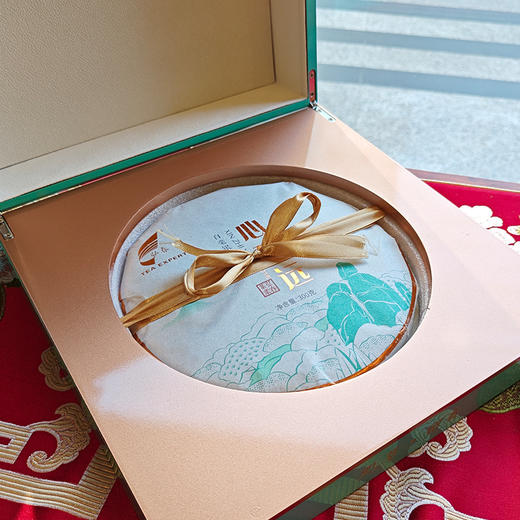 心致远白毫银针饼木礼盒 商品图1