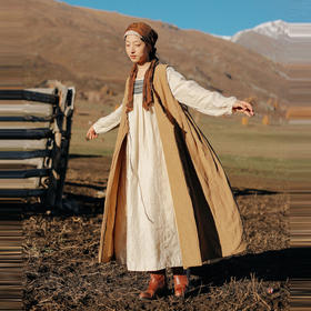 绽放888朵/米黄色黑线刺绣拼接白点印花复古灯笼袖宽松文艺连衣裙