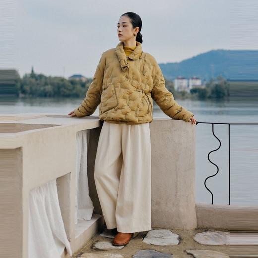 绽放786朵/新中式盘扣系带绗缝不对称圆领咖啡色轻薄短款羽绒服 商品图2