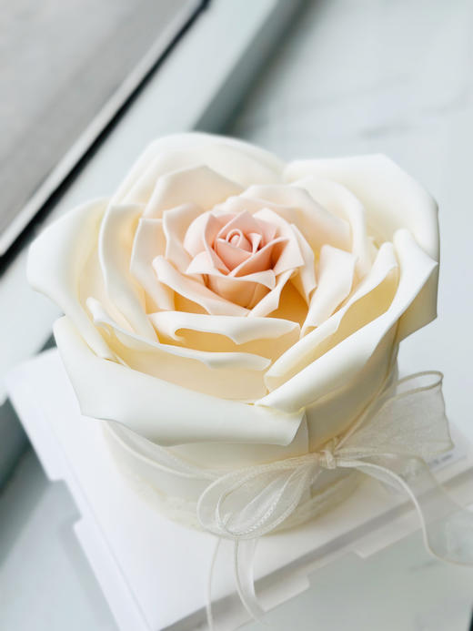 翻糖花瓣造型玫瑰蛋糕 商品图0