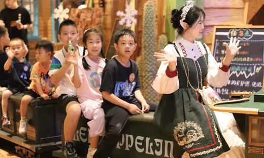 【土拨鼠俱乐部·成都首店】仅79元抢单人体验票~6000m²中世纪梦幻童话小镇，多重玩乐体验空间于一体的亲子剧场乐园！ 商品图1