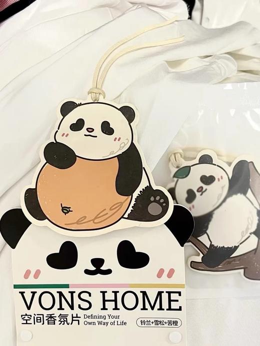 【理想屋】熊猫系列香薰片 3片可用一季度 🔺三种香味可选：雪松香+铃兰香+苦橙香 ✅三种熊猫造型，可爱萌趣 ✅优质加厚纸质香芯扩片，可持续扩香30天 ✅自带绑带，想挂哪里挂哪里 商品图1