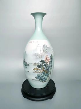 粉彩山水湖光山色赏瓶