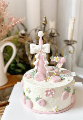 送给小公主的生日蛋糕，翻糖全部可食用装饰，请提前3天以上预定哦