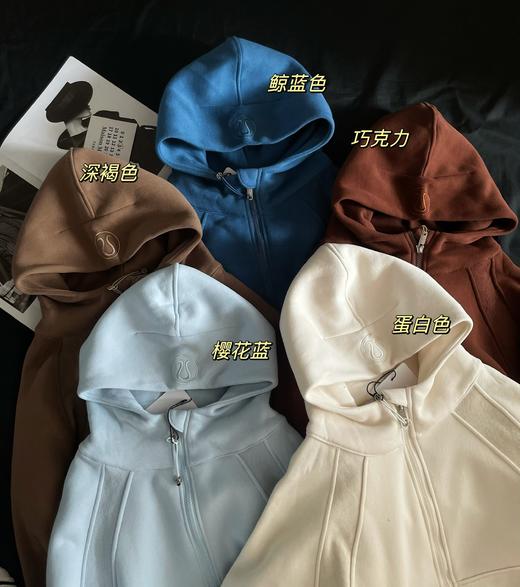 点此购买 LuLu女士全拉链scuba加绒连帽瑜伽休闲短款外套 LL 271904 商品图5