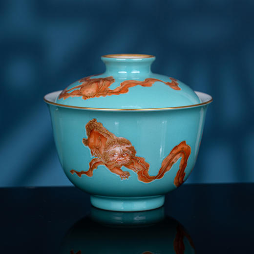 绿地矾红描金狮子绣球纹盖碗 商品图1