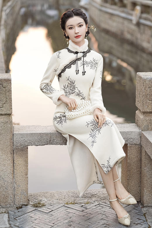 冬季新款，改良旗袍毛领复古白色新中式日常气质长款保暖旗袍XL-23372 商品图0