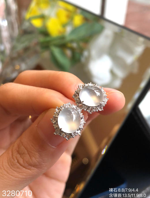 3280710，玻璃蛋面耳钉。具体价格微信咨询 商品图0