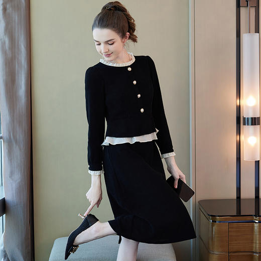 奢姿2025秋装新款时尚简约大码女装休闲百搭纽扣装饰黑撞杏连衣裙9933853321 商品图2