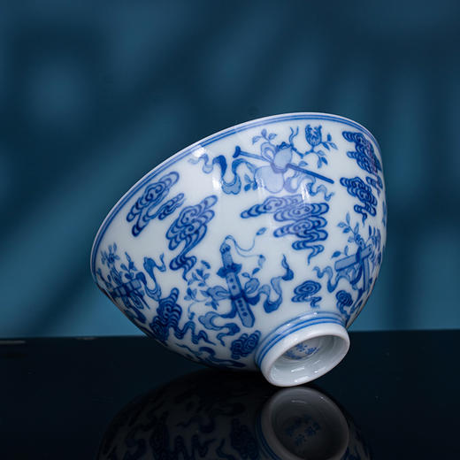 青花祥云八宝鸡心杯 商品图3