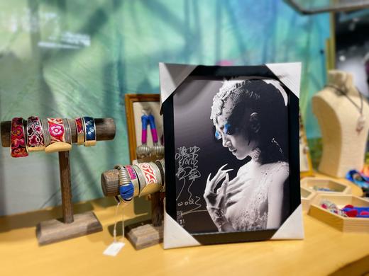 杨丽萍老师舞剧海报艺术画框 /亲笔签名少量库存 商品图5