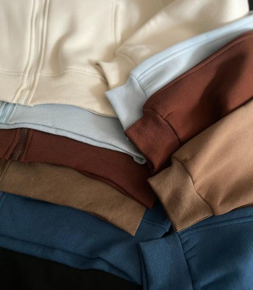 点此购买 LuLu女士全拉链scuba加绒连帽瑜伽休闲短款外套 LL 271904 商品图8