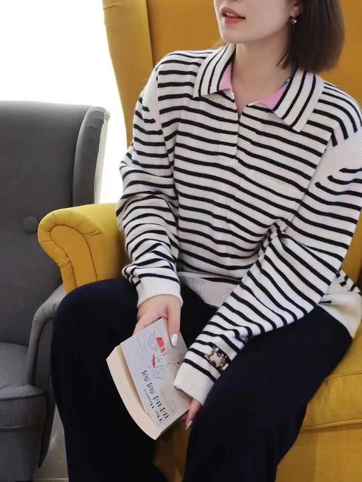 条纹POLO领条纹羊绒毛衣 小猫刺绣落肩袖宽松针织衫 源自内蒙的山羊绒 顺滑温润 手感柔软蓬松 宽松慵懒 经典法式剪刀V领 撞色白条拼接G0645 商品图8
