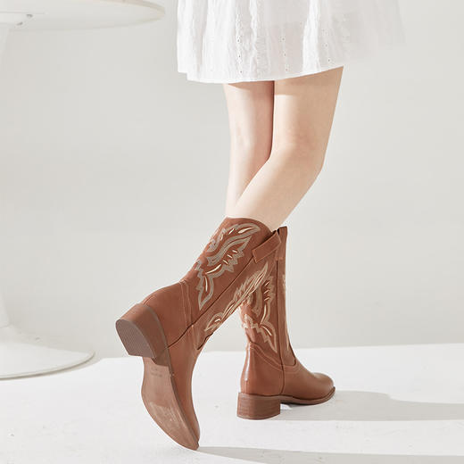 西遇西部牛仔靴子女新款秋季美式复古棕色刺绣中筒厚底短靴D0034052 商品图1