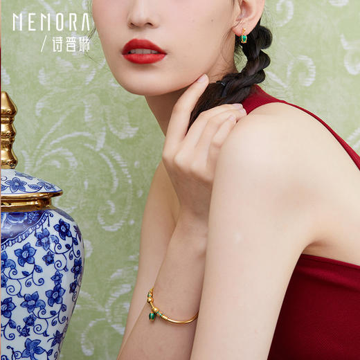 【按克计价黄金1】MEMORA诗普琳和合莲年系列花式足金圆管手镯GW270201 商品图3