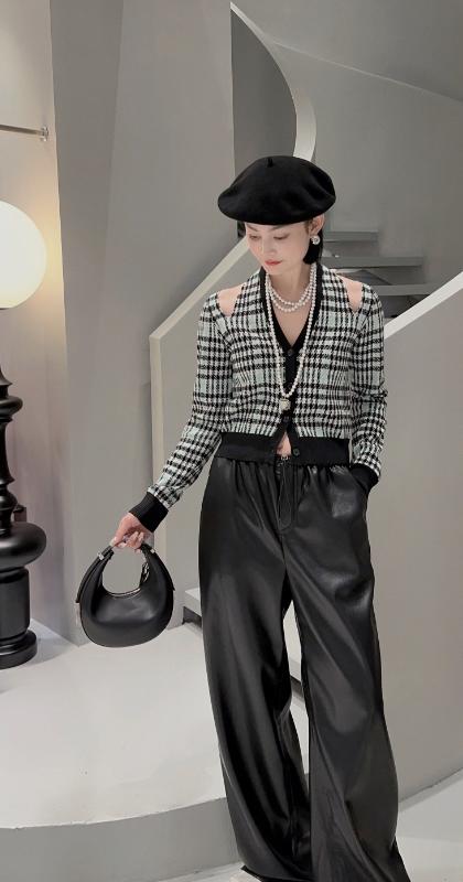 V领挂脖露肩针织开衫 商品图1