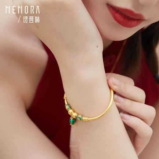 【按克计价黄金1】MEMORA诗普琳和合莲年系列花式足金圆管手镯GW270201 商品图4