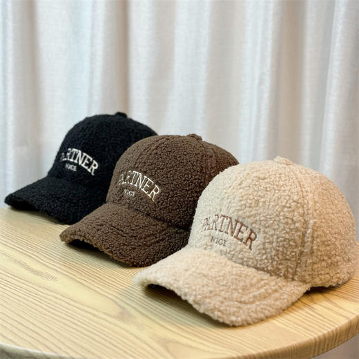 「五款配色！羊羔毛帽子」新款羊羔毛帽子女秋冬季时尚休闲毛绒鸭舌帽加厚保暖棉棒球帽配饰 商品图0