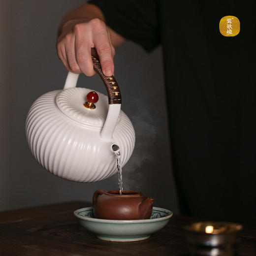 【莺歌烧旗舰店】雪花釉菱瓣陶壶 商品图1