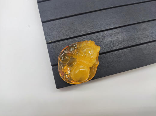 琥珀蜜蜡挂件-22,8.93克 商品图0