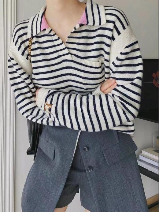 条纹POLO领条纹羊绒毛衣 小猫刺绣落肩袖宽松针织衫 源自内蒙的山羊绒 顺滑温润 手感柔软蓬松 宽松慵懒 经典法式剪刀V领 撞色白条拼接G0645 商品图6
