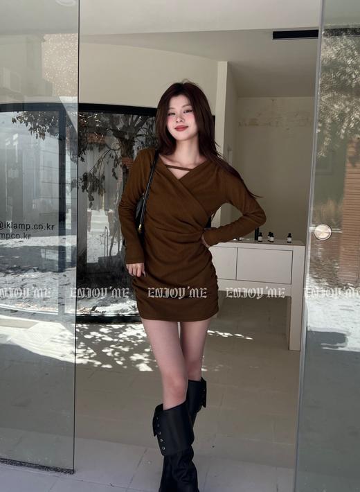 【门店同款】冬季派对复兴-气质V领褶皱连衣裙 154874801 商品图3