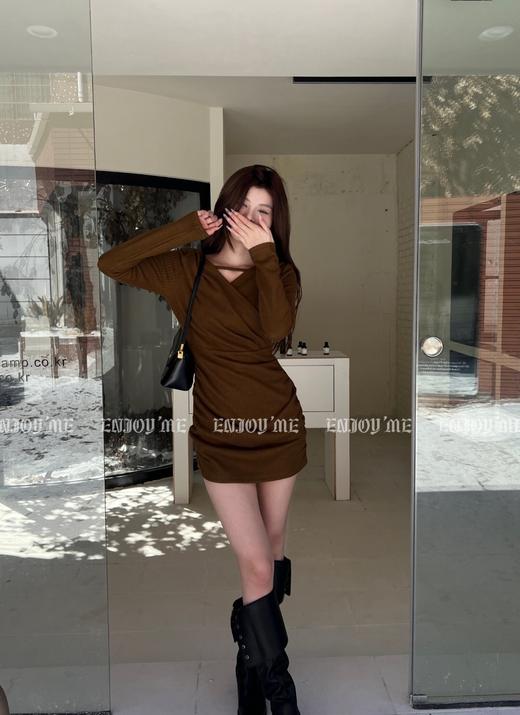 【门店同款】冬季派对复兴-气质V领褶皱连衣裙 154874801 商品图1