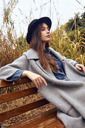 高级灰低调迷人，廓形松弛大气，从不随波逐流