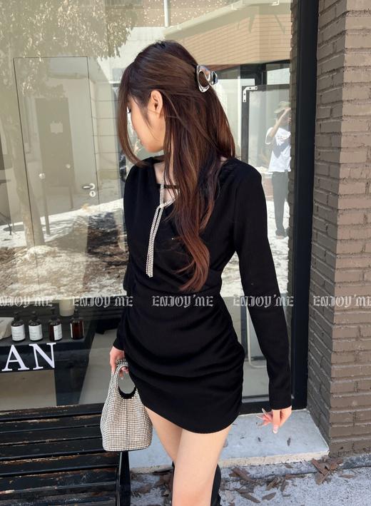 【门店同款】冬季派对复兴-气质V领褶皱连衣裙 154874801 商品图6