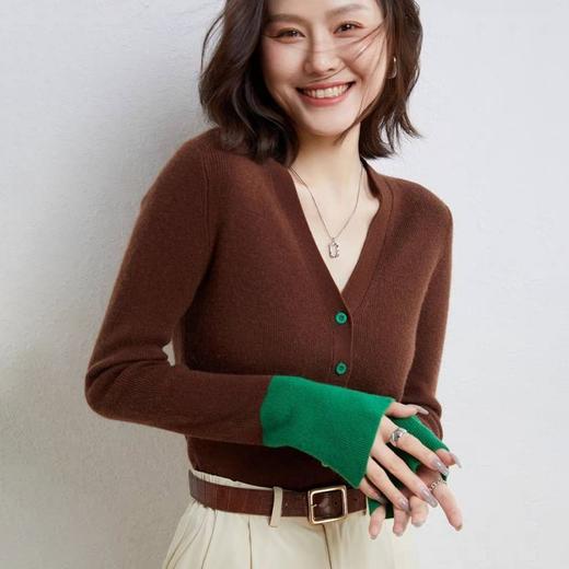 【秋冬时尚搭配】雾感喇叭袖拼色羊绒开衫 V领百搭条纹针织开衫 修身显瘦轻盈合体 柔软细腻温柔高雅 商品图1