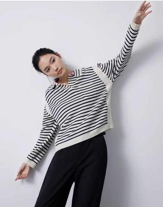 条纹POLO领条纹羊绒毛衣 小猫刺绣落肩袖宽松针织衫 源自内蒙的山羊绒 顺滑温润 手感柔软蓬松 宽松慵懒 经典法式剪刀V领 撞色白条拼接G0645 商品图3