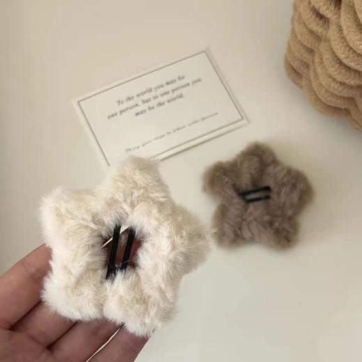 新年好物！【9.9/任选2件】毛茸茸米咖星星BB夹，ins少女秋冬毛绒五角星边夹可爱发饰发卡，简约设计 萌化你的心 秋冬必备 商品图4
