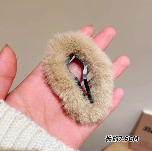 新年好物！【9.9/任选2件】毛茸茸米咖星星BB夹，ins少女秋冬毛绒五角星边夹可爱发饰发卡，简约设计 萌化你的心 秋冬必备 商品图10