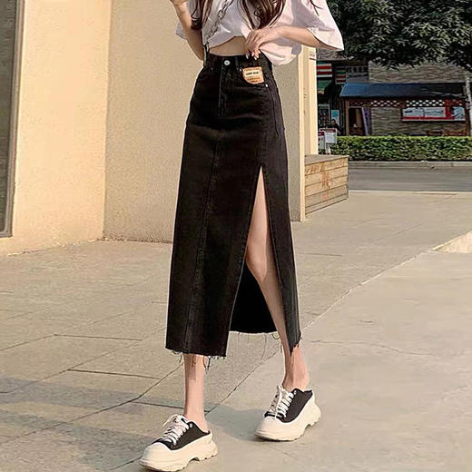 【秋风拂面，怀旧复古】复古开叉牛仔半身裙，显瘦高腰设计，中长款A字裙。穿上它，犹如步入奇幻乡，自由自在展现个性。只需一件半身裙，迸发魅力亮眼！秋季新款，引领时尚潮流！ 商品图3