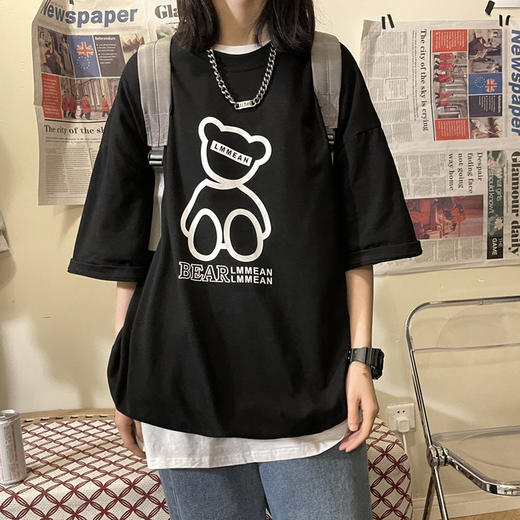 【夏愁短袖，秋意融心】潮流之所向，热卖必选！小熊印花点缀，宽松舒适，扭转人心。日系ins风，情侣百搭任你搭。秋夏季节，让爱与时尚交织，为你开启浪漫旅程！ 商品图2