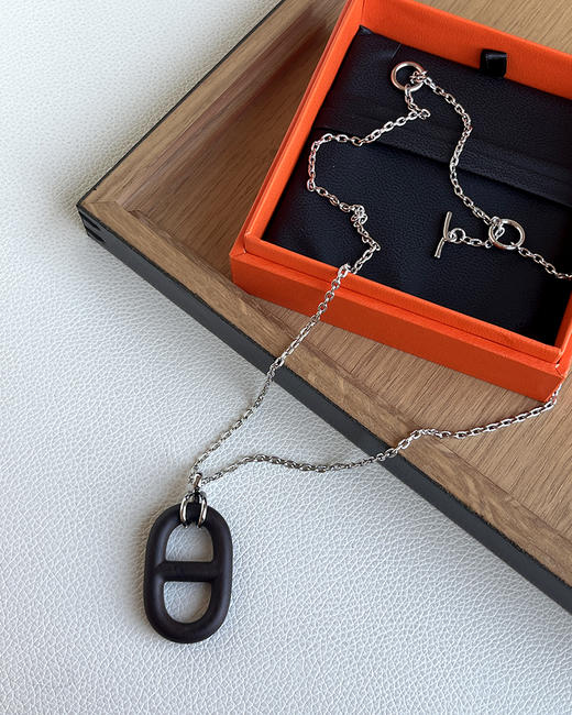 【大促，不退不换】 H家抽象马头 猪鼻子乌木材质项链 2款 CU1128 商品图4