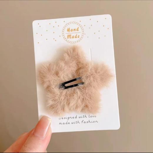 新年好物！【9.9/任选2件】毛茸茸米咖星星BB夹，ins少女秋冬毛绒五角星边夹可爱发饰发卡，简约设计 萌化你的心 秋冬必备 商品图7