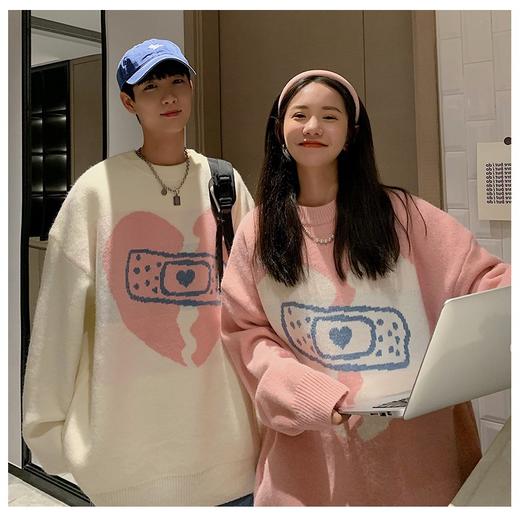 【新款奶系甜酷风，情侣同款爱心毛衣】温暖爱人的每个瞬间。柔软织物舒适贴肤，时光荏苒，爱意缠绵，轻柔如春风，悄然融化你的心！ 商品图1
